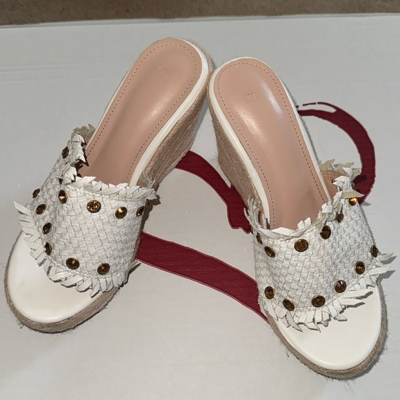 White wedges size 7! - Picture 1 of 3